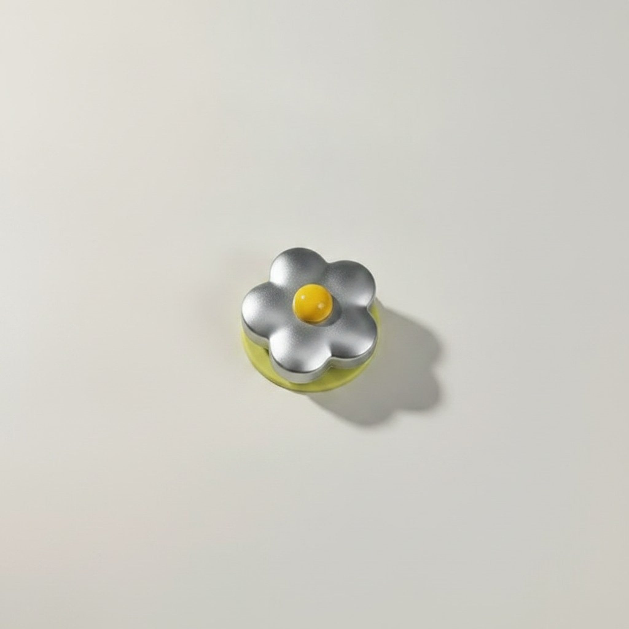 Daisy Phone Grip Stand – tech (view 1)