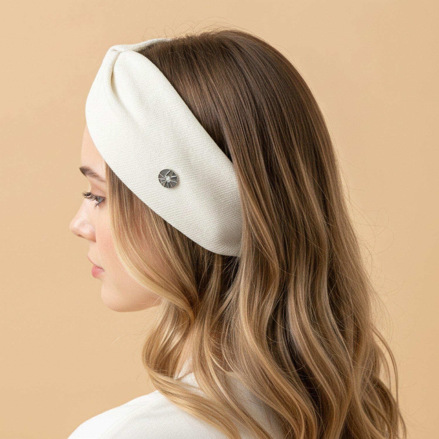 Ribbed Knit Hairband With Charm - Cream White – hair accessories (view 3)