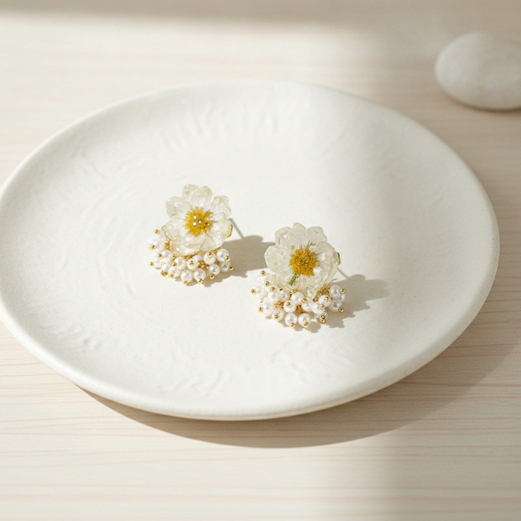 Daisy Natural Dried Flower S925 Silver Needle Earrings - White – jewelry (view 2)
