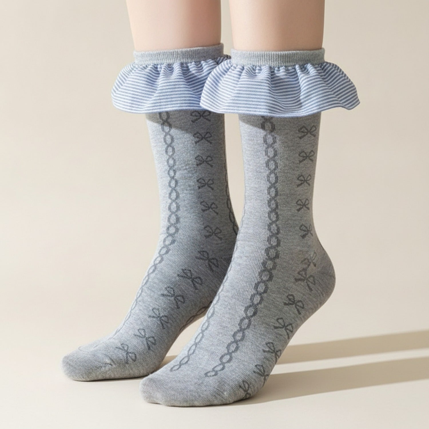 Bow Motif Ruffled Ankle Socks - Light Gray