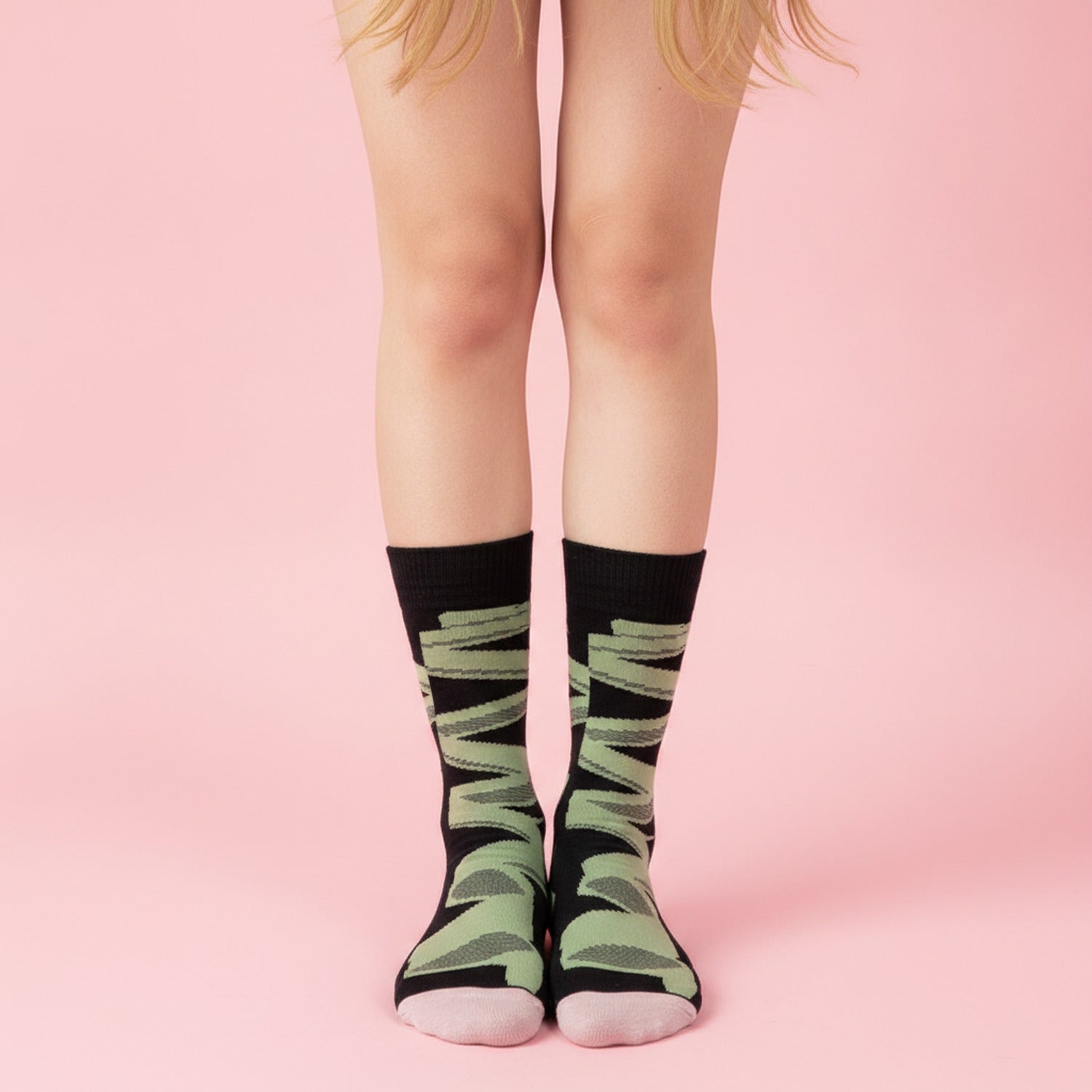 Wavy Crew Socks - Black Base Green Stripe