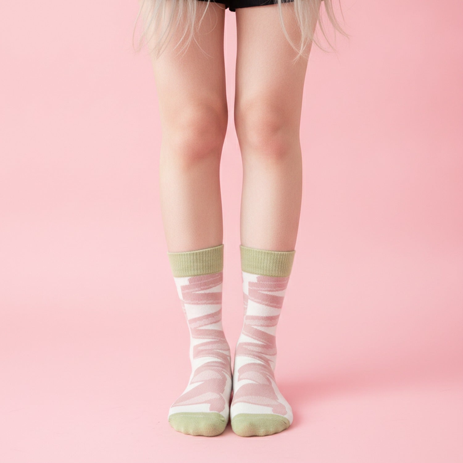 White Ribbon Patterned Crew Socks