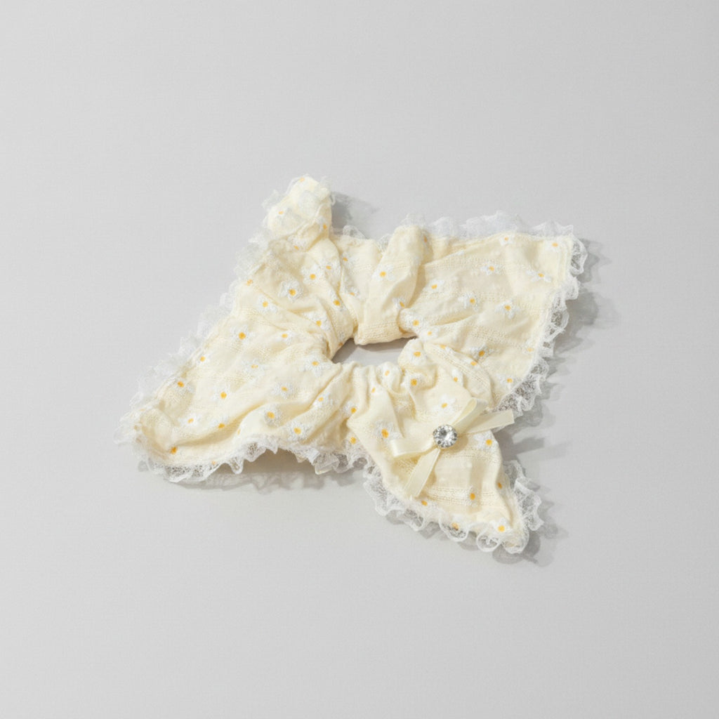 Daisy Lace Ruffle Hair Scrunchie Cream – hair accessories (view 1)