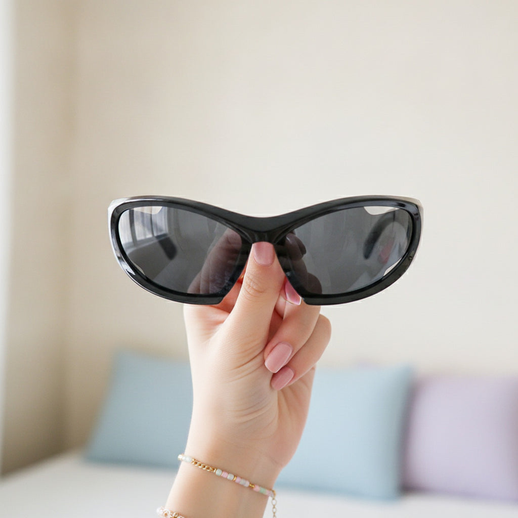 Black Oval Sport Sunglasses With Curved Lens – eyewear (view 3)