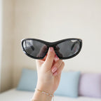 Black Oval Sport Sunglasses With Curved Lens – eyewear (view 3)