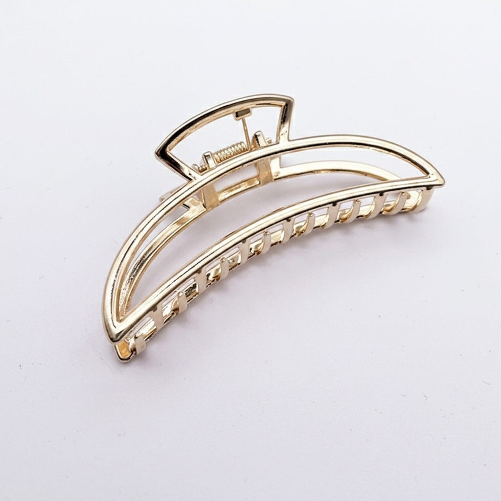 Gold Curved Hair Claw Clip With Teeth Detail – hair accessories (view 1)