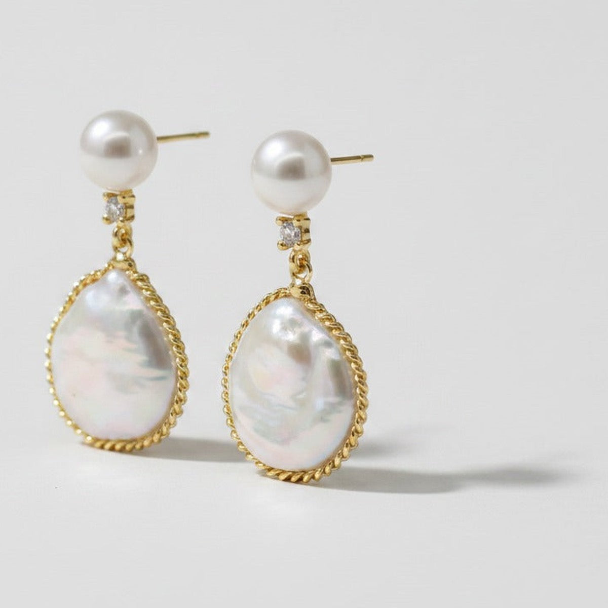 Pearl Twisted Frame Stud Earring - Type 5