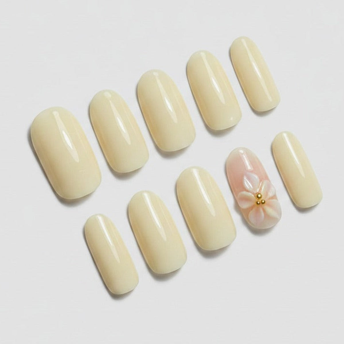 Daisy Garden Press-On Nails - Cream Daisy