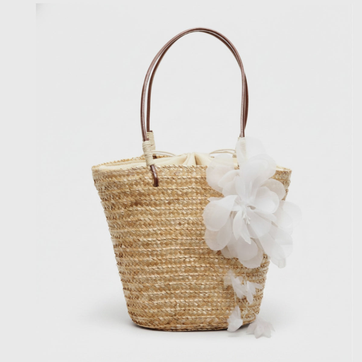 Straw Tote Bag With White Flower Bow – bags & wallets (view 1)