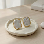 Pearl Twisted Frame Stud Earring - Type 4