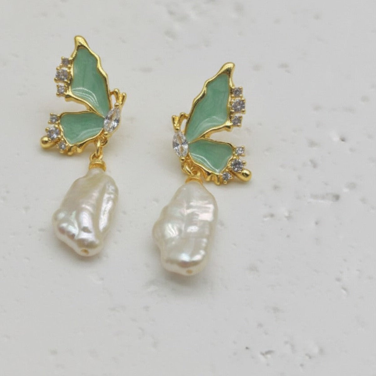 Baroque Pearl Drop Earrings - Gold Pearl