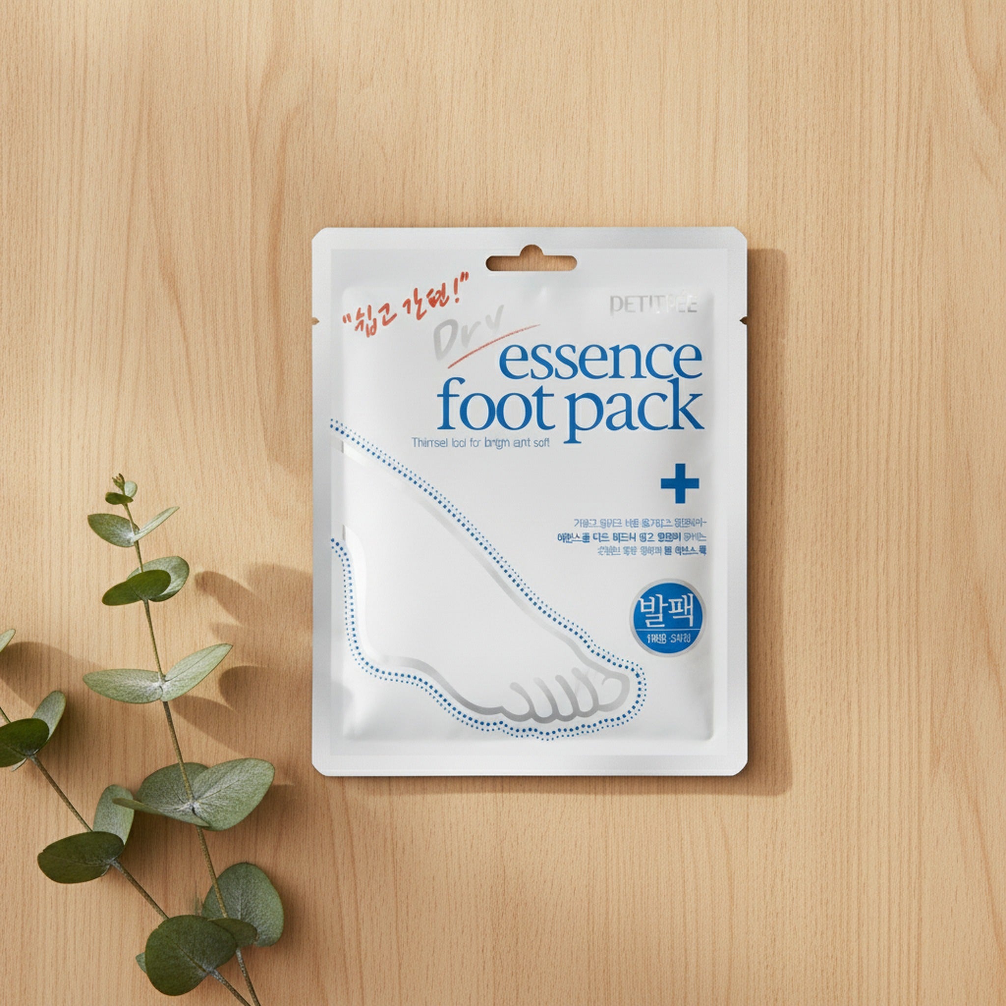 dry-essence-foot-pack-2sheets-ptfp03-fpm - lifestyle 2