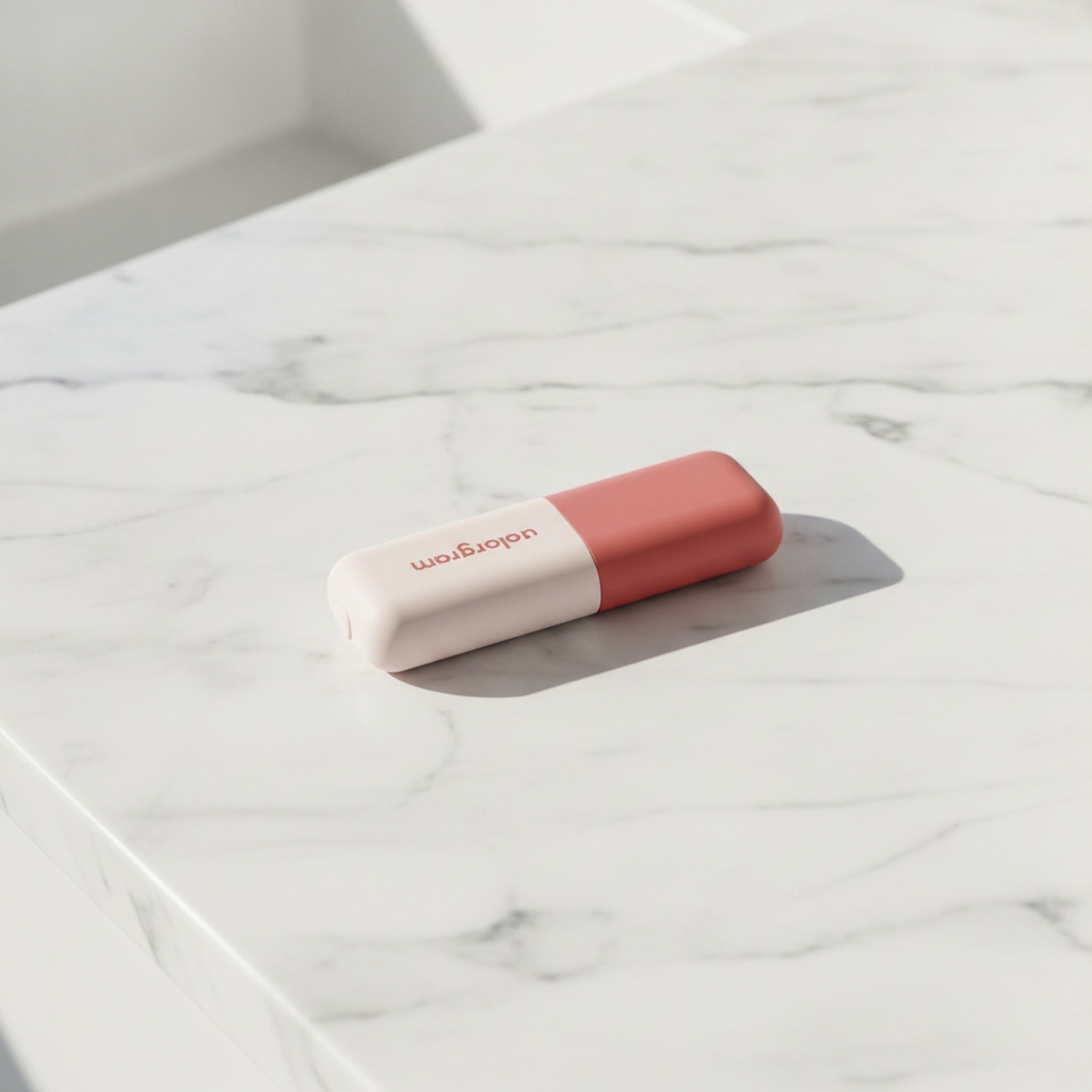 nude-blur-tint-05-vintage-red-cgrcm05-l05 - lifestyle 1