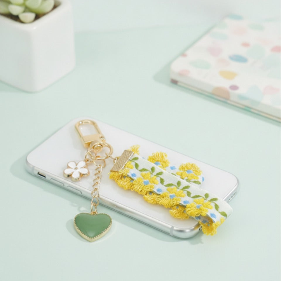 Daisy Charm Keychain - Yellow