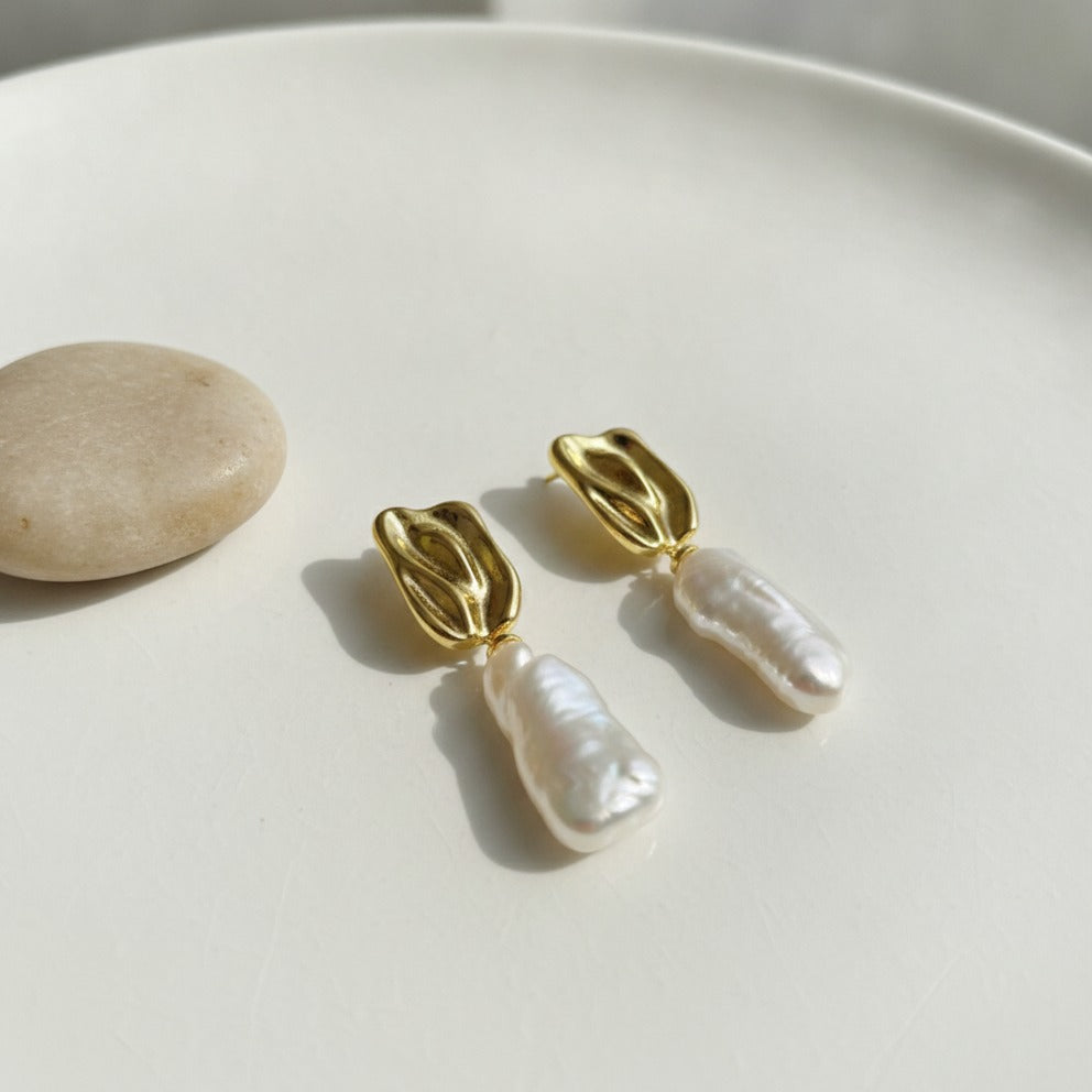 Baroque Pearl Drop Earrings - Gold Pearl