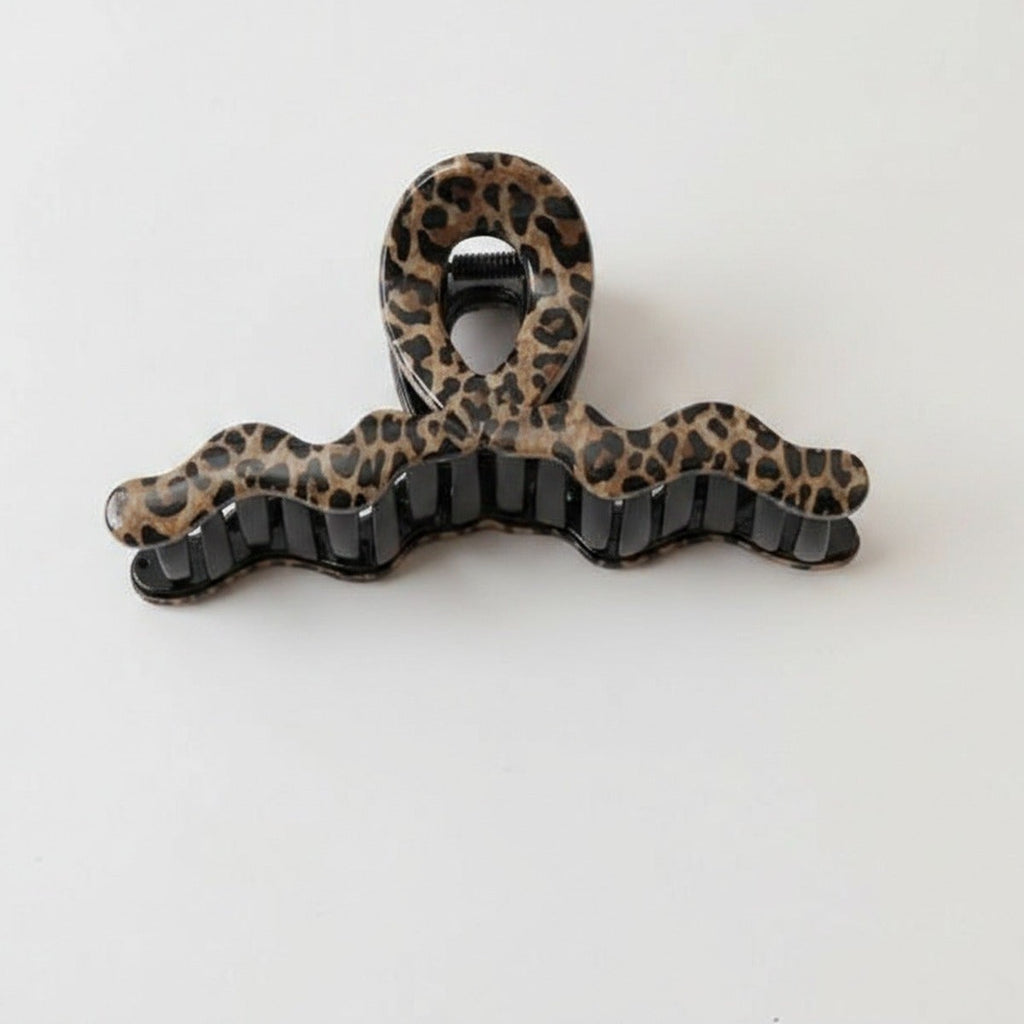 Leopard Print Hair Claw Clip with Black Grip – hair accessories (view 1)