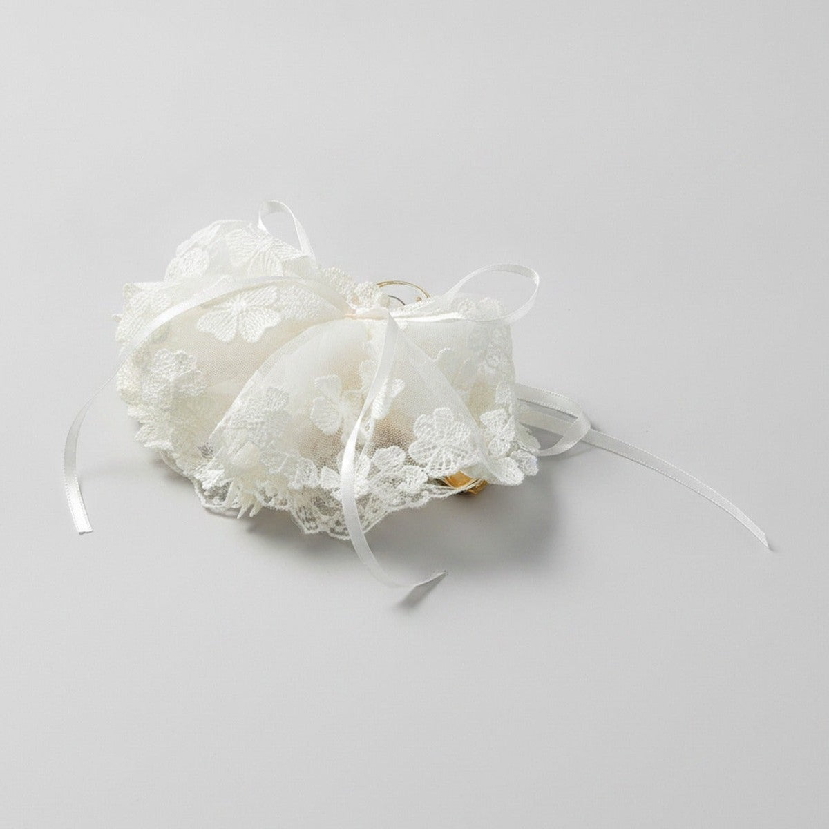 Lace Floral Hair Claw Clip Ivory – hair accessories (view 1)
