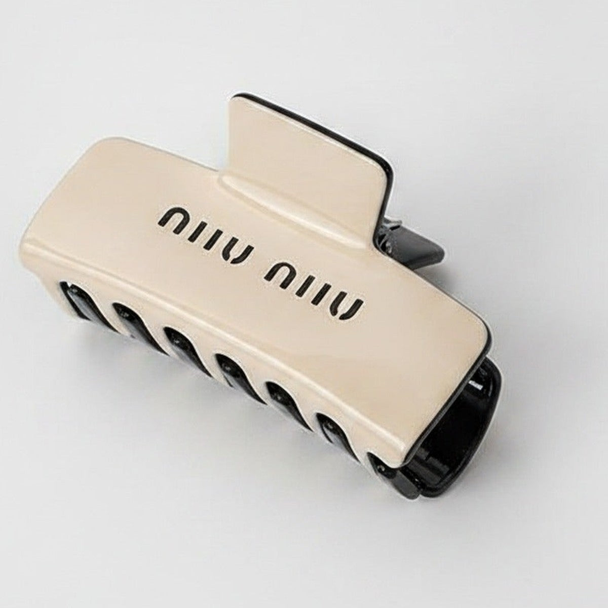 Beige Minimalist Hair Claw Clip – hair accessories (view 1)